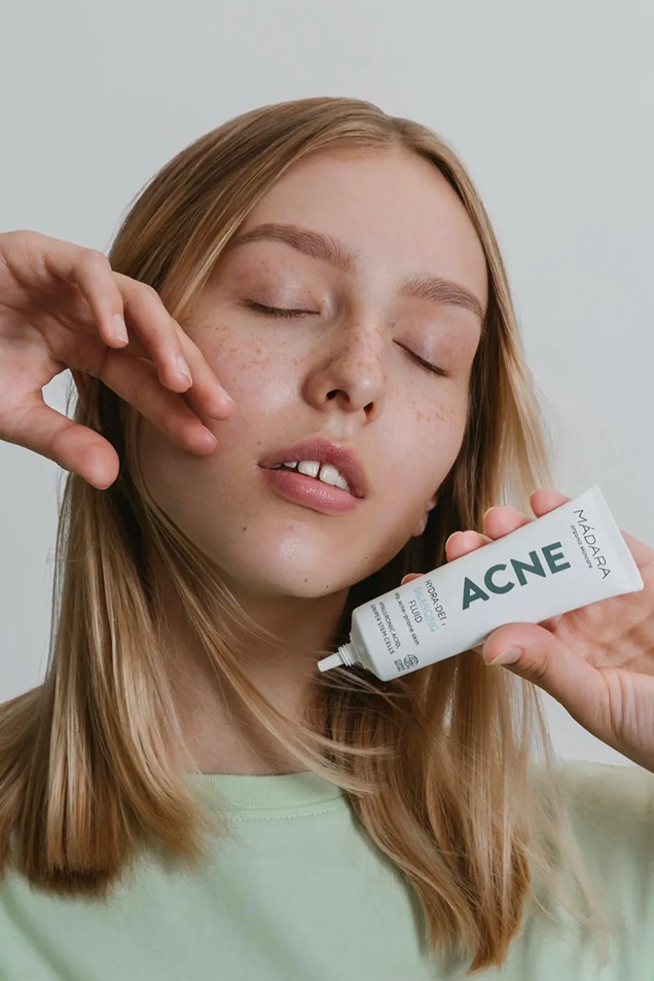 ACNE Hydra-Derm Fluide Équilibrant