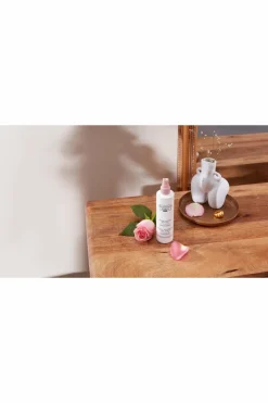 Brume volumisante instantanée à l’eau de rose