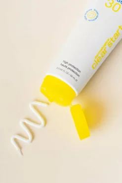 Crème hydratante et matifiante Clearing Defense SPF30