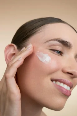 Crème lactée anti-taches La Foudroyante Eclair de Lune à l’advanced Retinol-Like