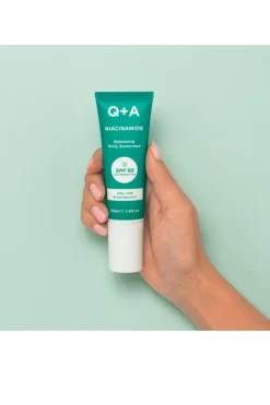 Crème solaire visage équilibrante à la niacinamide SPF50