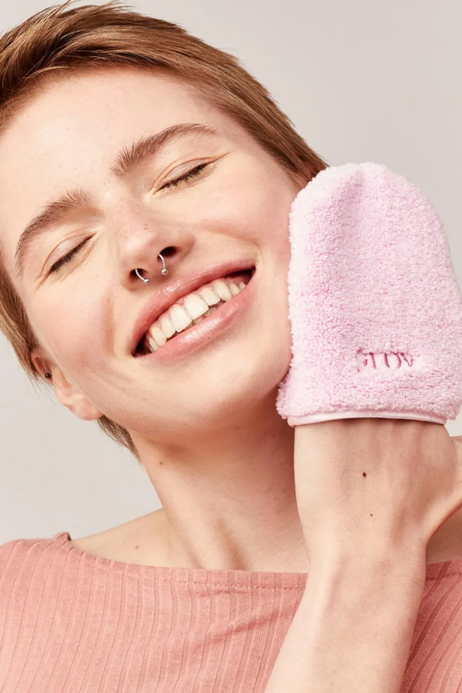 Ensemble bunny together gant démaquillant à l’eau avec mitaine correctrice et bandeau à oreilles de lapin rose