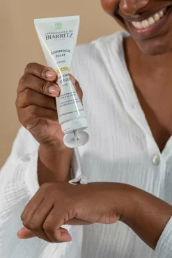 Gommage éclat visage à l’algue brune