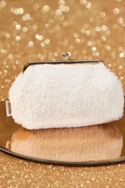 Pochette blanche en moumoute