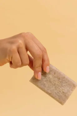 Savon exfoliant corps au Monoï