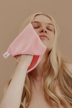 Serviette démaquillante rose